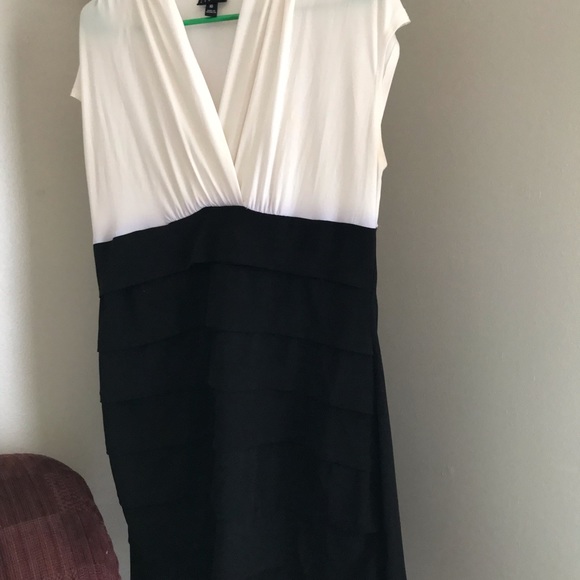 EN FOCUS STUDIO BLACK AND WHITE DRESS - Picture 10 of 10